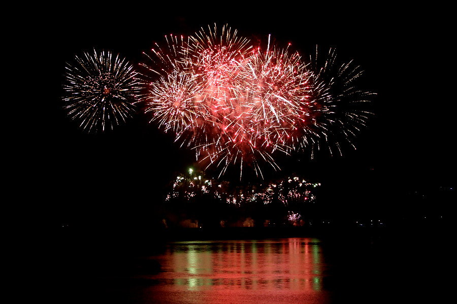 soiree feu d artifice en mer port camargue